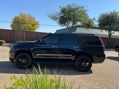 Used 2018 Cadillac Escalade Luxury image 11
