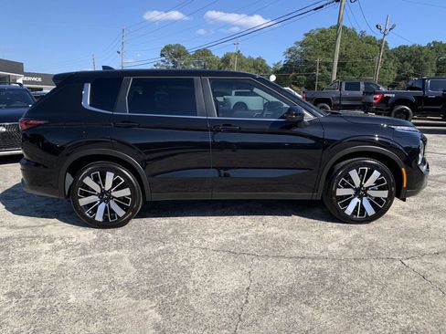 New 2025 Mitsubishi Outlander SE image 2