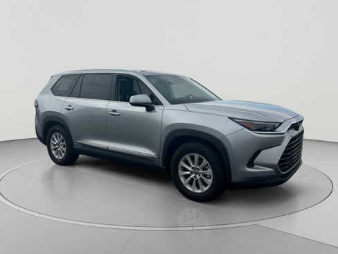 Used 2025 Toyota Grand Highlander FWD image 7