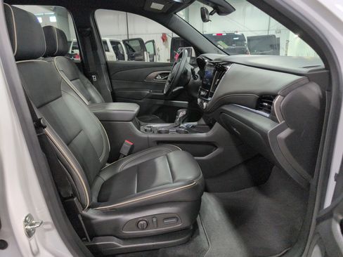 Used 2023 Chevrolet Traverse Premier image 16