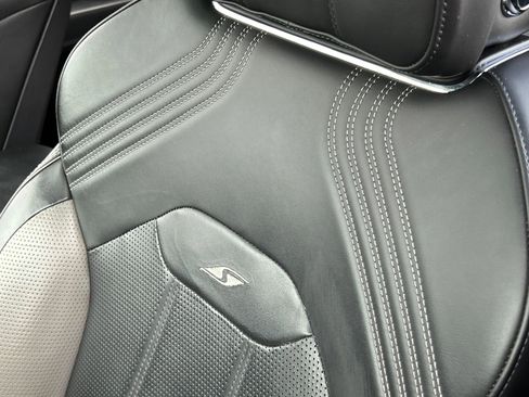 Used 2022 Bentley Bentayga AWD/4WD image 37