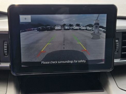 Used 2024 Ford Explorer XLT w/ Equipment Group 202A RWD image 19