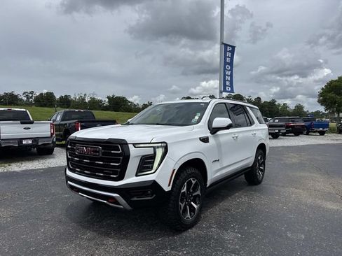 Used 2025 GMC Yukon AT4 w/ AT4 Premium Package AWD/4WD image 3