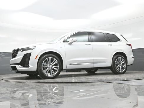 Certified 2025 Cadillac XT6 Premium Luxury w/ Platinum Package AWD/4WD image 26