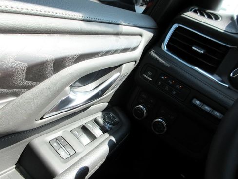 Certified 2023 GMC Yukon Denali AWD/4WD image 30
