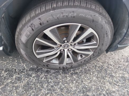 Used 2021 Toyota Venza LE AWD/4WD image 9