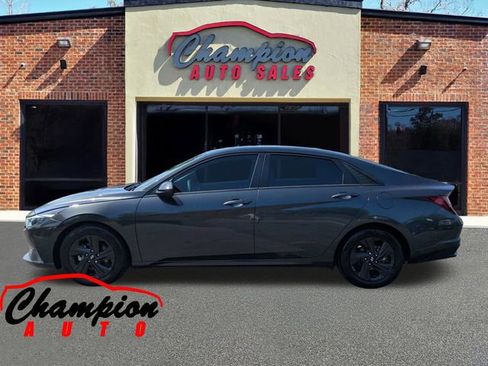 Used 2022 Hyundai Elantra SEL FWD image 10