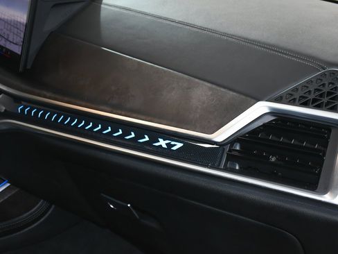 Used 2023 BMW X7 xDrive40i w/ M Sport Package image 86