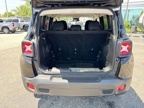 Used 2018 Jeep Renegade Altitude AWD/4WD image 24