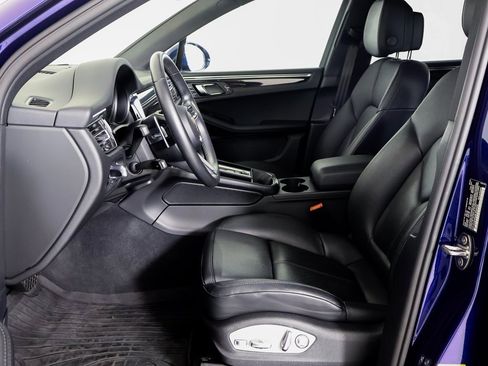 Used 2025 Porsche Macan image 5