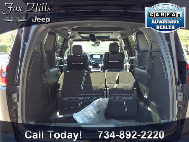 Certified 2025 Chrysler Pacifica Limited w/ Uconnect Theater Family Group FWD image 10