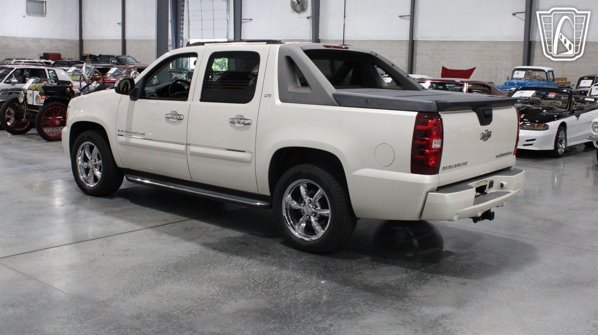 Used 2008 Chevrolet Avalanche LTZ w/ LTZ Preferred Equipment Group AWD/4WD image 3