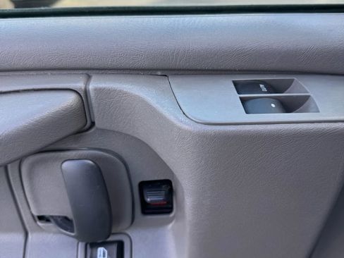 Used 2014 Chevrolet Express 2500 image 17