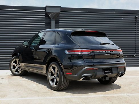 Certified 2025 Porsche Macan image 3