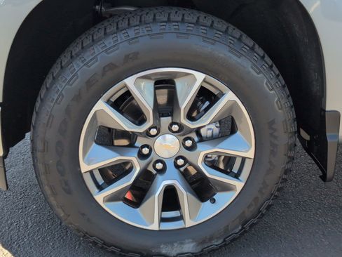 Used 2024 Chevrolet Silverado 1500 LT AWD/4WD image 13