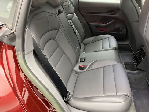 Used 2022 Porsche Taycan image 29