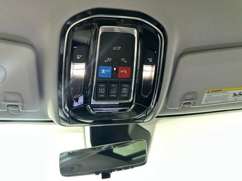 Used 2022 Jeep Grand Cherokee Overland w/ Advanced Protech Group III image 24