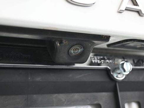 Used 2022 Volkswagen Tiguan SE R-Line image 33