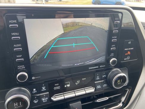 Certified 2020 Toyota Highlander LE image 18