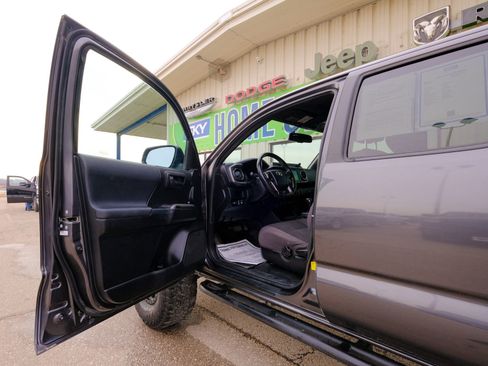 Used 2017 Toyota Tacoma TRD Off-Road image 20