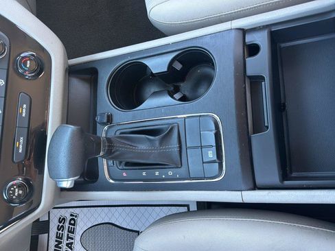 Used 2018 Kia Sedona L FWD image 17