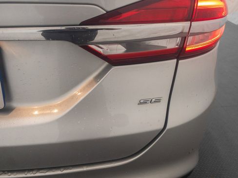 Used 2017 Ford Fusion SE w/ Fusion SE Technology Package image 6