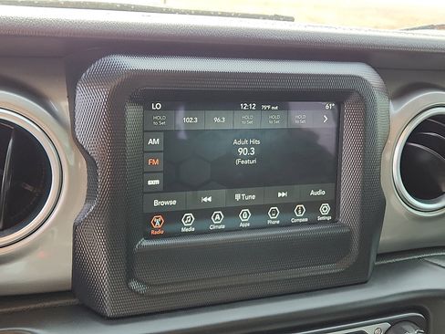 Used 2020 Jeep Wrangler Unlimited Sahara image 14