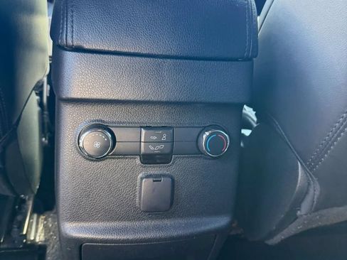 Used 2019 Ford Explorer XLT w/ Equipment Group 202A AWD/4WD image 13