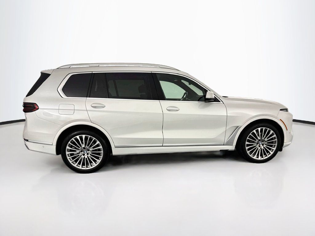 Used 2024 BMW X7 xDrive40i w/ Premium Package AWD/4WD image 4