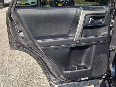 Used 2022 Toyota 4Runner SR5 Premium w/ Moonroof Package RWD image 15