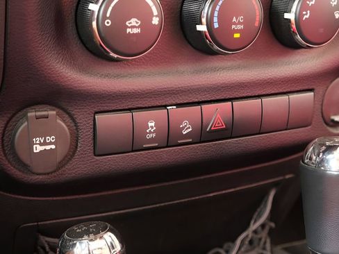 Used 2016 Jeep Wrangler Unlimited Sport w/ Connectivity Group AWD/4WD image 25