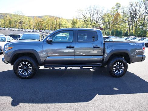 Used 2021 Toyota Tacoma TRD Off-Road w/ Technology Package image 4