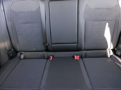 Used 2024 Volkswagen Taos SE w/ Panoramic Sunroof Package image 13