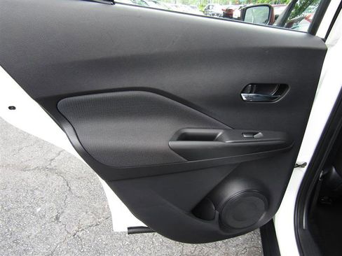 Used 2019 Nissan Kicks SV image 22