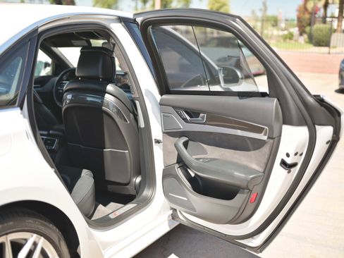 Used 2015 Audi S8 image 13