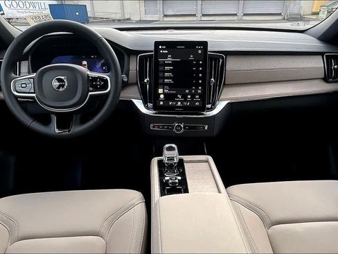 New 2026 Volvo XC90 B6 Plus w/ Protection Package Premier image 7