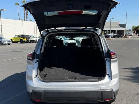 Used 2024 Nissan Rogue S FWD image 9