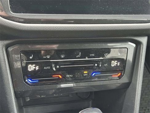 Certified 2022 Volkswagen Tiguan SE R-Line image 30