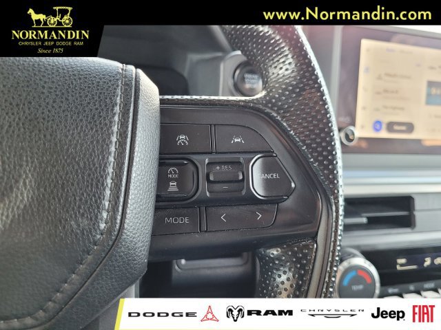Used 2025 Toyota Tacoma SR5 AWD/4WD image 14