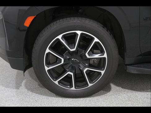 Used 2022 Chevrolet Suburban RST w/ Luxury Package AWD/4WD image 23