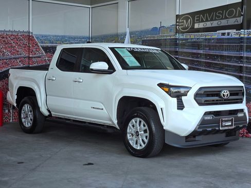 Certified 2024 Toyota Tacoma SR5 AWD/4WD image 1