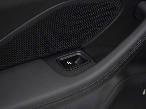 New 2026 Porsche Macan 4 Electric image 17