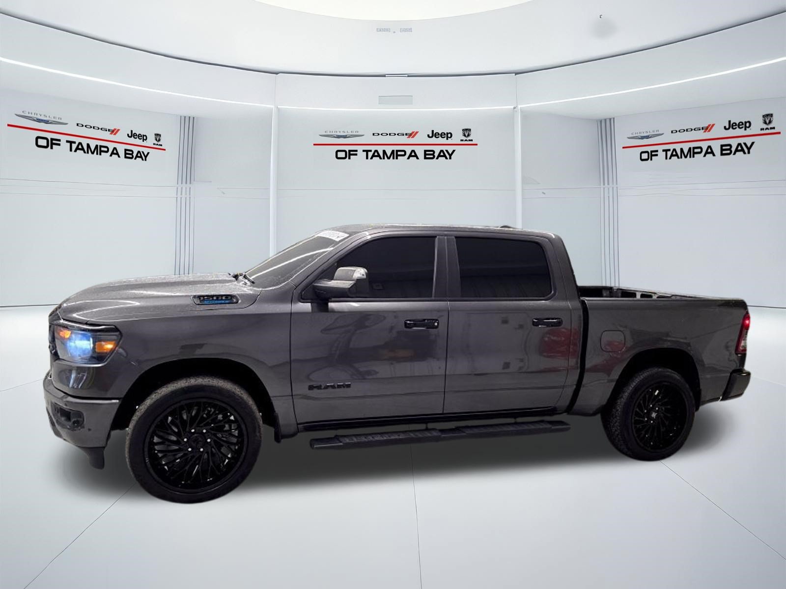 Used 2023 RAM 1500 Big Horn AWD/4WD image 3