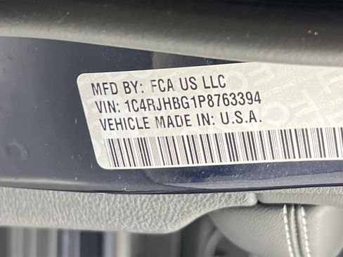 Used 2023 Jeep Grand Cherokee Limited w/ Black Appearance Package image 31