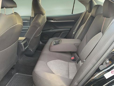 Used 2018 Toyota Camry LE image 13