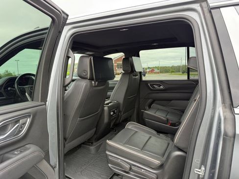 Used 2022 GMC Yukon XL SLT w/ SLT Premium Package AWD/4WD image 13
