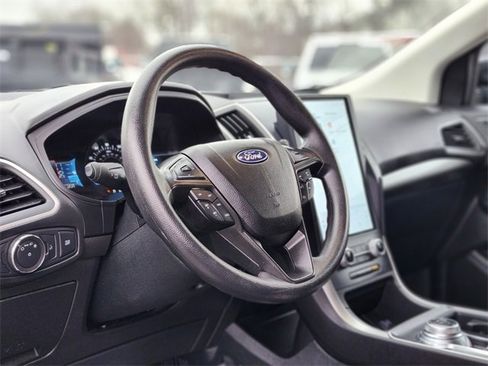 Certified 2022 Ford Edge SE w/ Black Appearance Package image 19