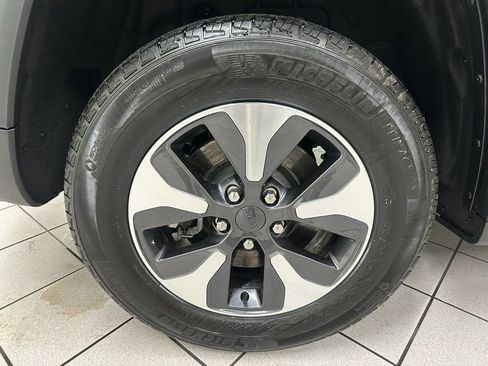 Used 2023 Jeep Grand Cherokee 4WD 4xe image 14