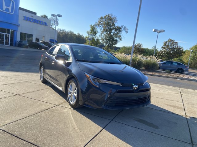 Used 2026 Toyota Corolla LE w/ LE Premium Package FWD image 2
