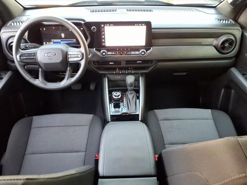 Used 2025 Chevrolet Colorado Trail Boss AWD/4WD image 17
